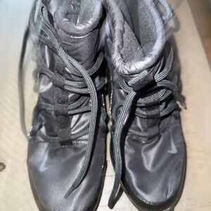 Nike Women's Black Athletic Shoes